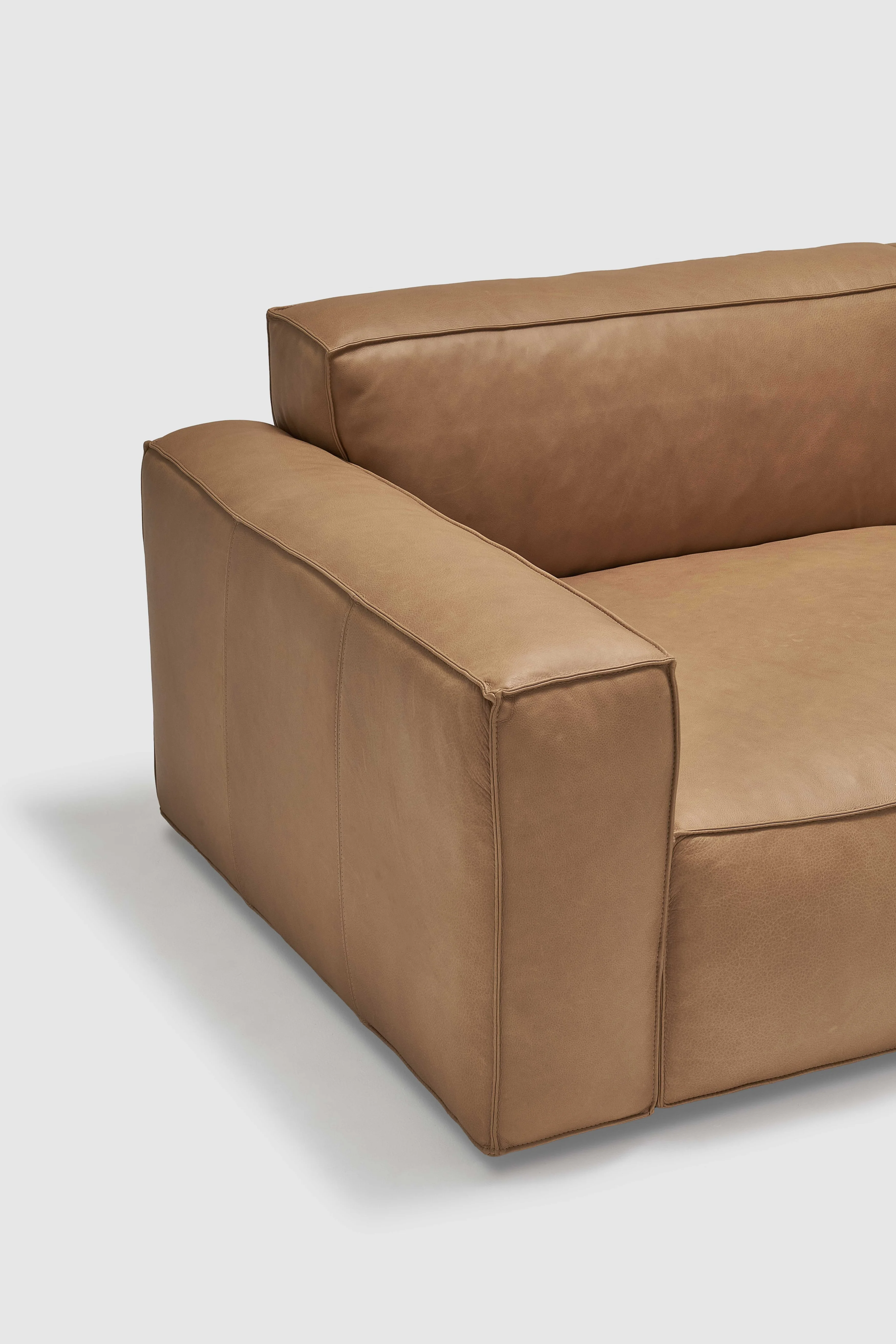 Baker Sofa | Leather - Image 3