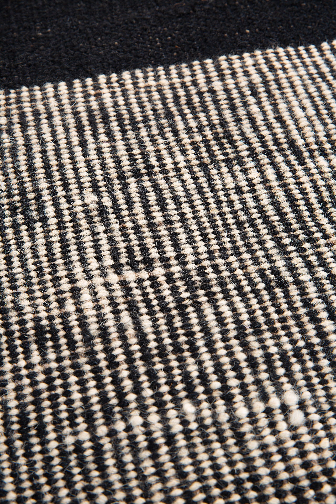 Dots Kilim Rug - Image 4