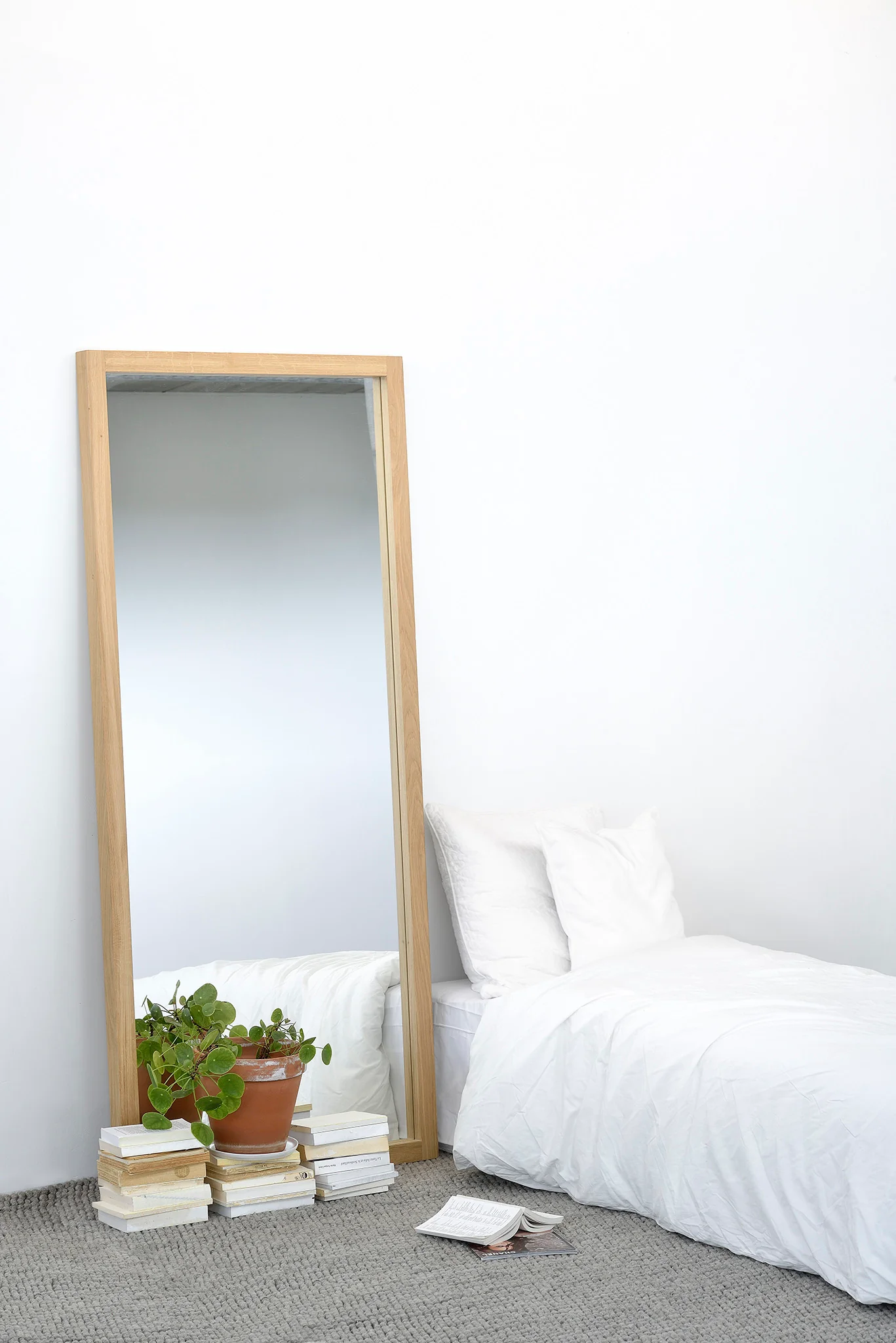 Light Frame Floor Mirror - Oak - Image 5