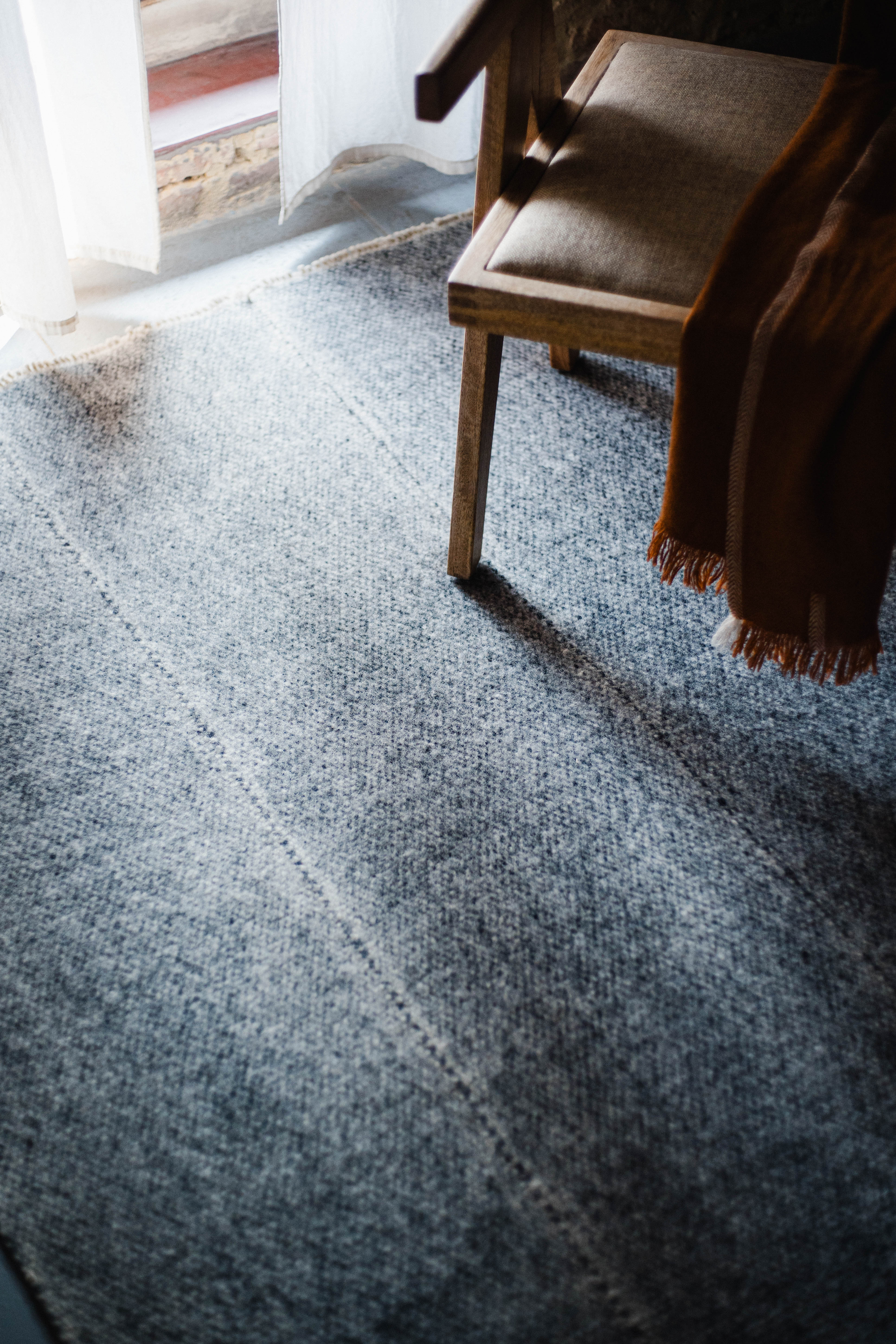 Radhi Rug - Silver - Image 4